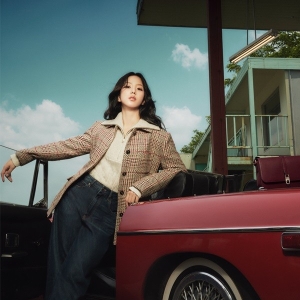 TOMMY HILFIGER 品牌全球代言人 JISOO 演绎2025秋季系列TOMMY赛场俱乐部广告** ...