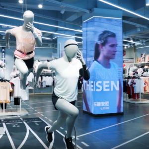 与“最快女**”解约，361度还没抵达“安全区”